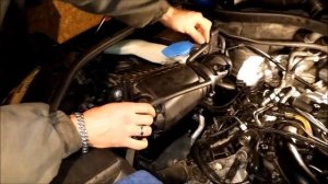 #002(2) замена воздушного фильтра двигателя Audi Q7,VW Touareg