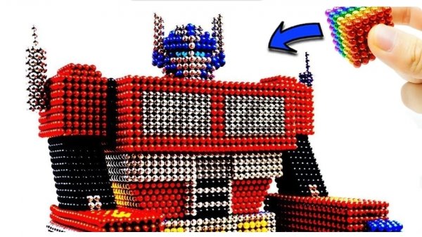 Трансформер собранный из магнитов - Оптимус Прайм