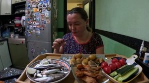 Беби картошка, крылышки куриные запеченные в духовке, килька пряного посола. Мукбанг. Домашняя еда.