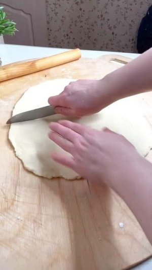 Рогалики с ореховой  начинкой.