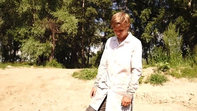 КАК ВЫБРАТЬСЯ ИЗ ПЕСКА, ЗАКОПАННОМУ ПО ШЕЮ? смотреть онлайн