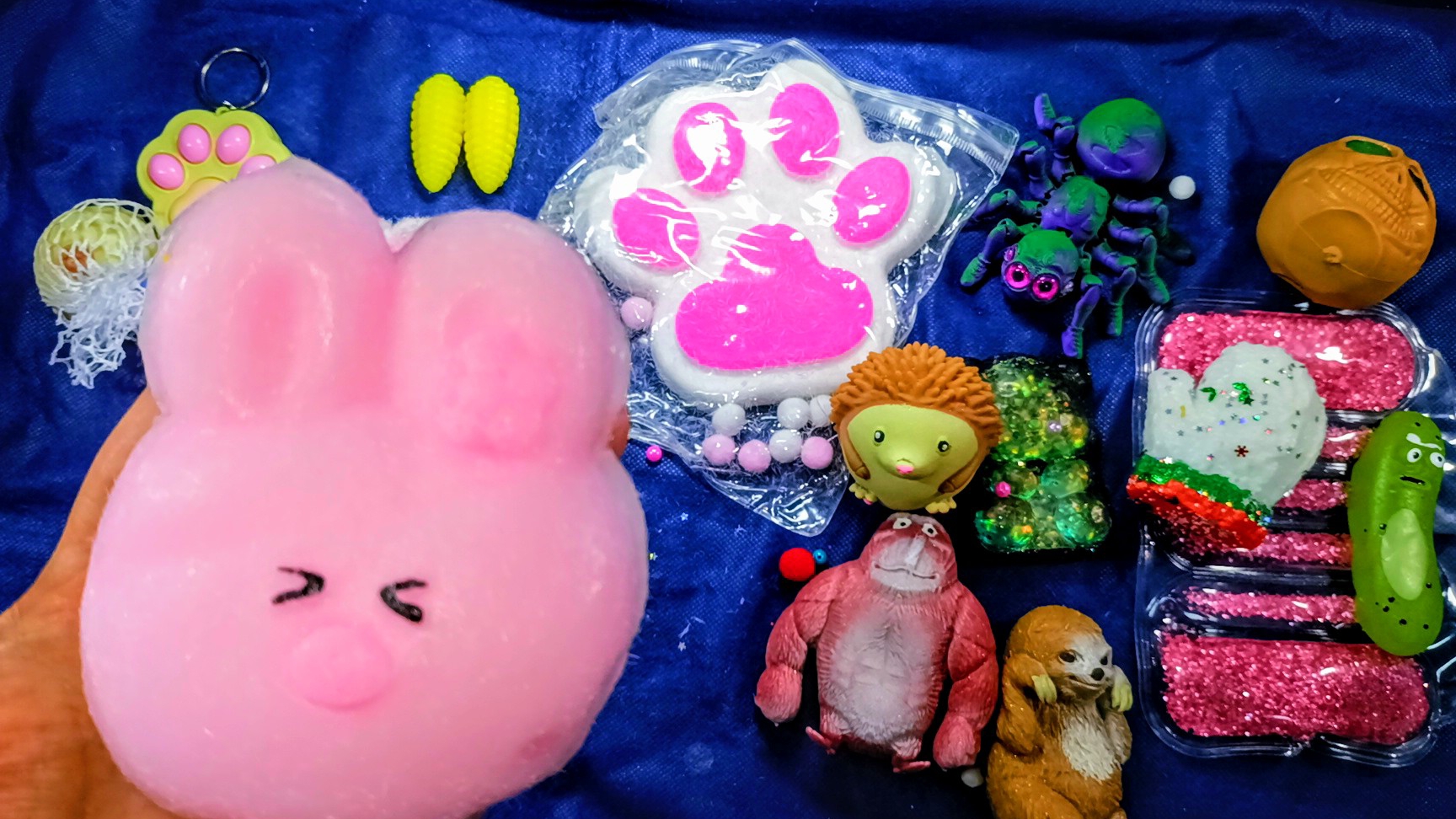 АСМР РАСПАКОВКА сквишей и антистрессов 🤗 ТАБА лапки 🐾 приятные звуки АСМР сквишей 🥰👀🤯 смотреть онлайн