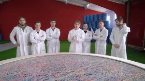 БАТУТ ИЗ 15 000 КАНЦЕЛЯРСКИХ РЕЗИНОК!