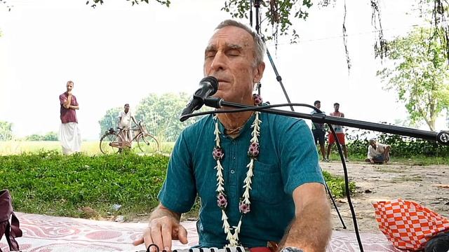 2025.10.09 04 Bada Hari prabhu kirtan смотреть онлайн