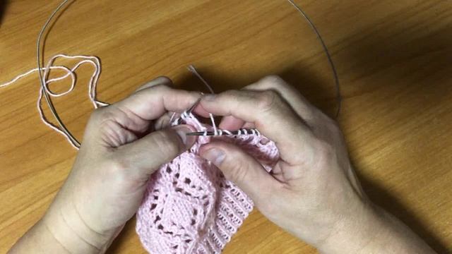 Сегодня вяжем узор спицами "Ромбы" с присутствием ажура смотреть онлайн