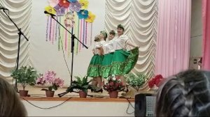 танец на 8 марта