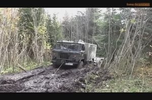 В своей стихии Грузовики ЗиЛ 131 и Газ 66.