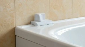 Заделываем щель между стеной и ванной. Один из вариантов!