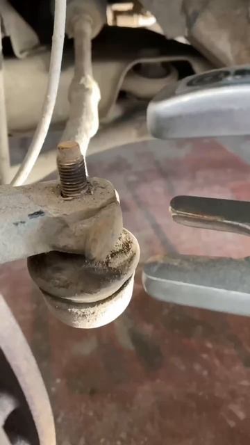 Отличный съемник для демонтажа рулевых наконечников😎 смотреть онлайн