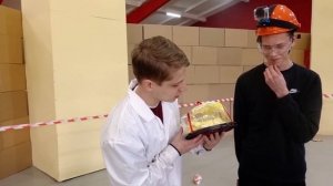 ЕСЛИ СПАСЕШЬ PS4 ОТ ПАДЕНИЯ С ВЫШКИ, МОЖЕШЬ ЗАБРАТЬ ЕЕ СЕБЕ!