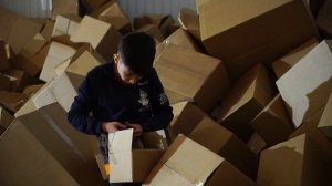 СПРЯТАЛ ОТ ПОДПИСЧИКОВ 100 ПОДАРКОВ В 10 000 КОРОБОК!