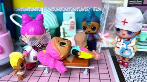 МУЛЬТИК ЛОЛ😜 КУДА УВОЗЯТ МАМУ? Куклы ЛОЛ сюрприз семейка👶 Вики и Панки мультики Даринелка