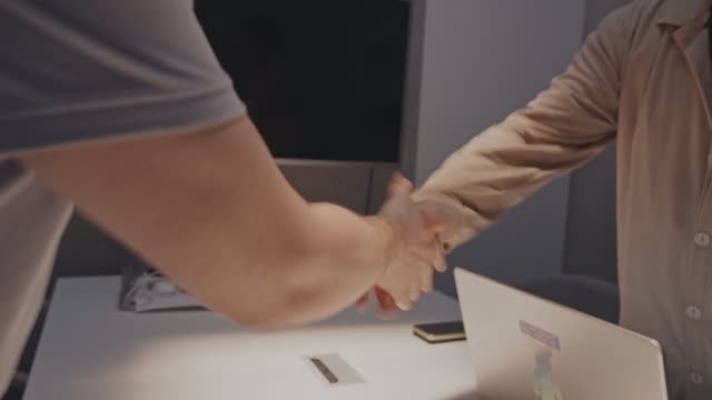 О жизни в maytoni смотреть онлайн