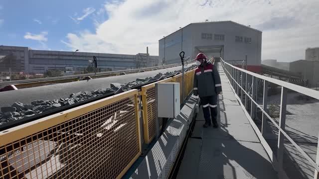 Машинист конвейера ФДРР Лебединского ГОКа Ольга Феклистова ежедневно выявляет дефекты ЦПТ смотреть онлайн