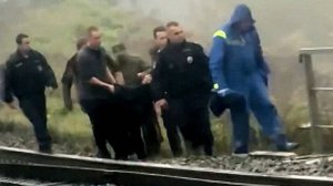 Зацепер сгорел от удара тока на крыше подмосковной электрички