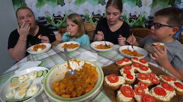 мукбанг овощное рагу с курицей, гренки с чесночницей смотреть онлайн