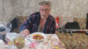 11.10.2025. Жизнь в деревне : Посадила чеснок, Приготовила еды, Накормила мужа.