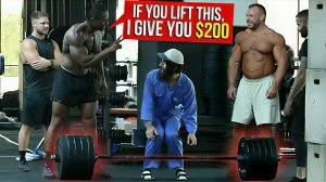 Уборщик Анатолий пранкует качков в спортзале