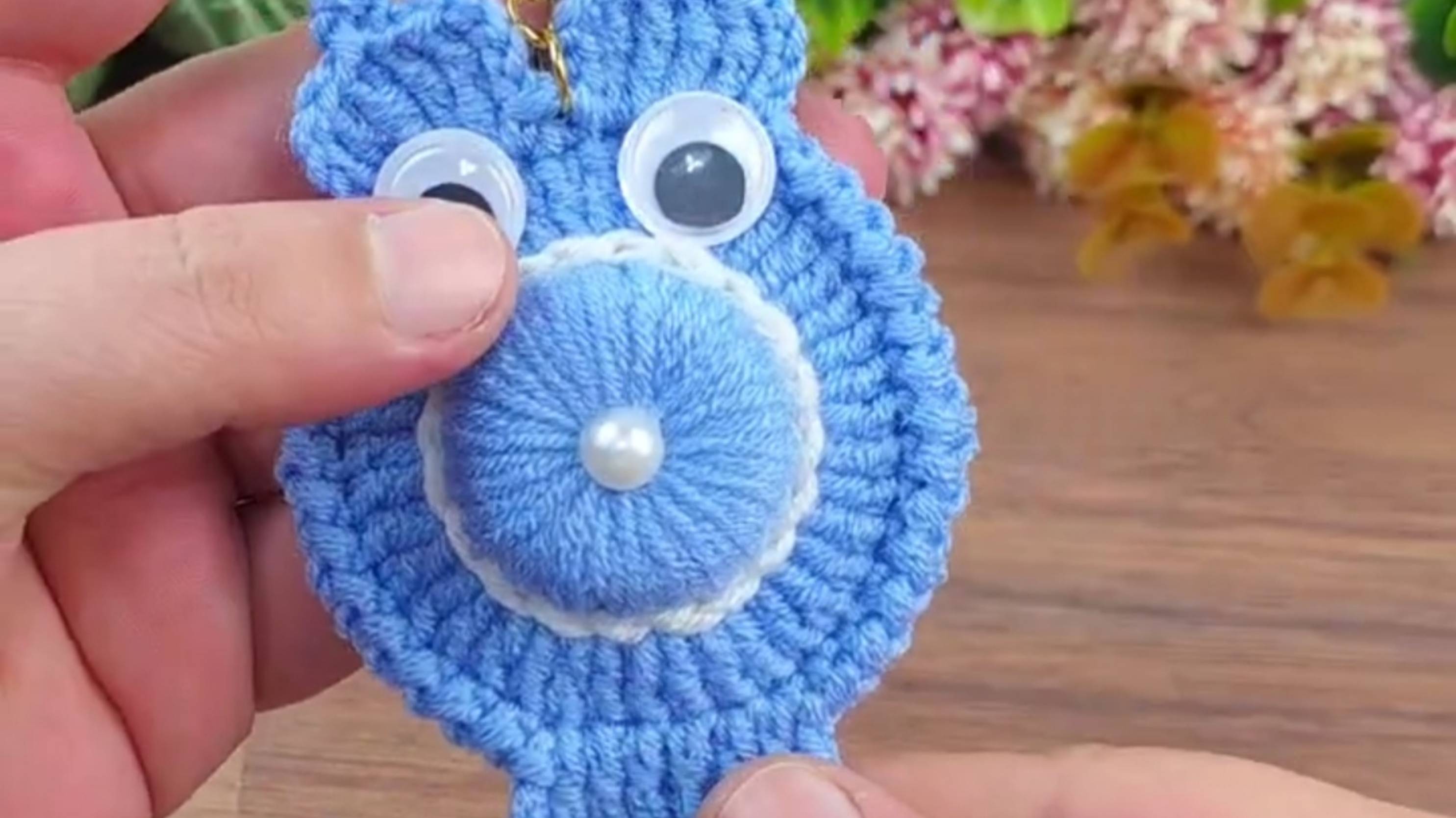 Брелок / подвеска крючком😍 #все_в_жизни_связано #вязаниекрючком смотреть онлайн