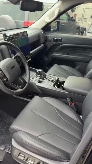 «Хохол» брюхо втянул:)) За 4.7 лимона:))