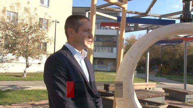 На аллее по ул. Тевосяна починили сломанные качели. Панорама 10.10.25 смотреть онлайн