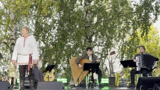 С. Есенин - «Не от холода рябинушка дрожит...»