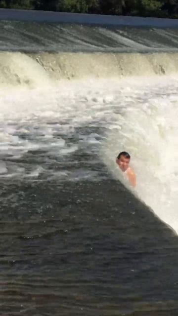 Переливная плотина