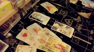 Что происходит за вашей спиной? Таро расклад