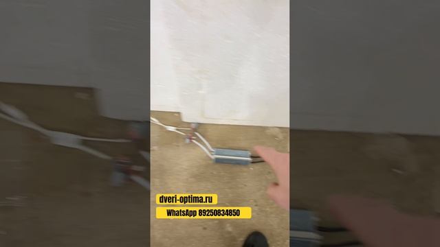 Входная уличная термодверь с бугельной ручкой и синей LED подсветкой. #входныедвери #двериназаказ