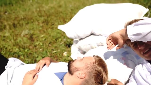 БАССЕЙН С СОЛЬЮ В КОТОРОМ НЕВОЗМОЖНО УТОНУТЬ смотреть онлайн