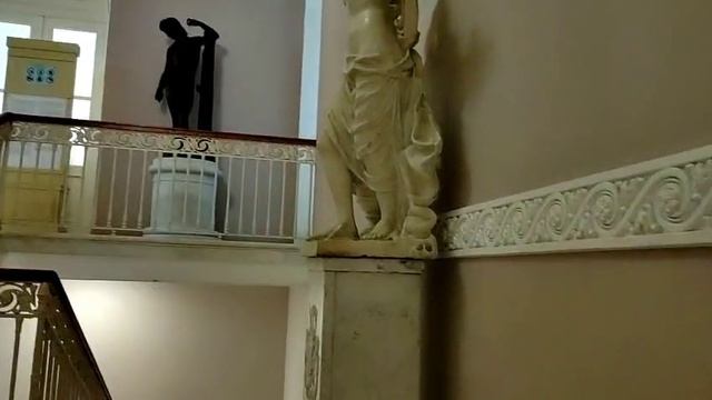 Парадная лестница Елагиноостровского дворца в Санкт-Петербурге. смотреть онлайн