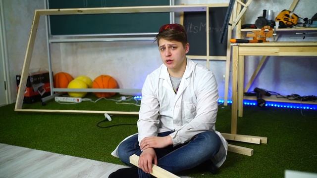 СДЕЛАЛ ФУТБОЛ ГДЕ НУЖНО ДУТЬ И ИГРАТЬ ГОЛОВОЙ! смотреть онлайн