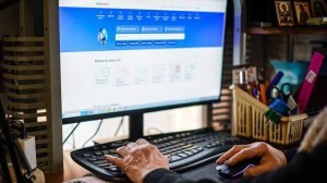 Минцифры добавит электронное удостоверение пенсионера на «Госуслугах»