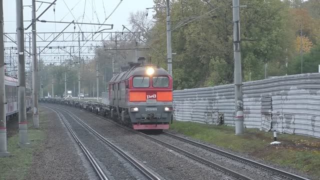 Тепловоз 2М62У-0019 (ТЧЭ-6) с порожним контейнерным поездом # 1???. смотреть онлайн