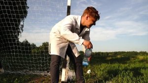 ИГРАЕМ В НЕОБЫЧНЫЙ ФУТБОЛ СТРЕЛЯЯ МЯЧОМ ИЗ БИДОНОВ