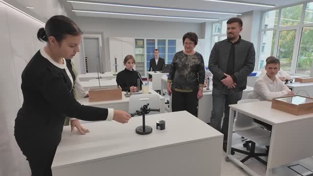 В губкинском образовательном комплексе «СтартУм» после ремонта открылся кабинет физики смотреть онлайн