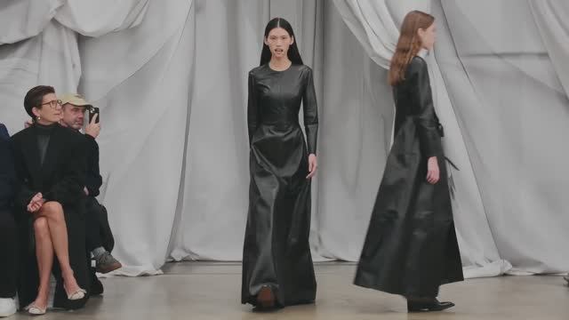 Показ коллекции Maison Margiela весна-лето 2026 смотреть онлайн