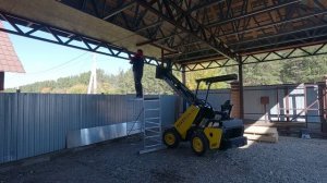 Как мы обновили навес: покраска ферм и крепление потолка из ОСБ!