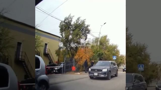 Конфликт мотоциклиста с автомобилистом в Хабаровске смотреть онлайн