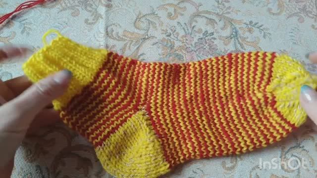 Носки методом хеликс_Вязание по спирали на круговых спицах_два цвета нити_вяжем вместе. смотреть онлайн