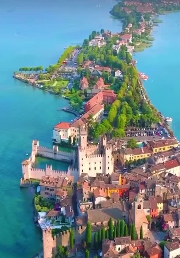 Сирмионе, расположенный на полуострове озера Гарда, привлекает внимание многих [https://t.me/klin... смотреть онлайн