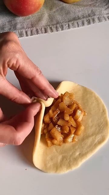 Подпишись чтобы не потерять!! 🥟 Пирожки «Ёжики» с яблоком и корицей