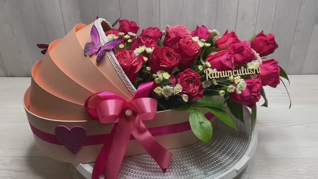 Люлька с красными розами на выписку смотреть онлайн