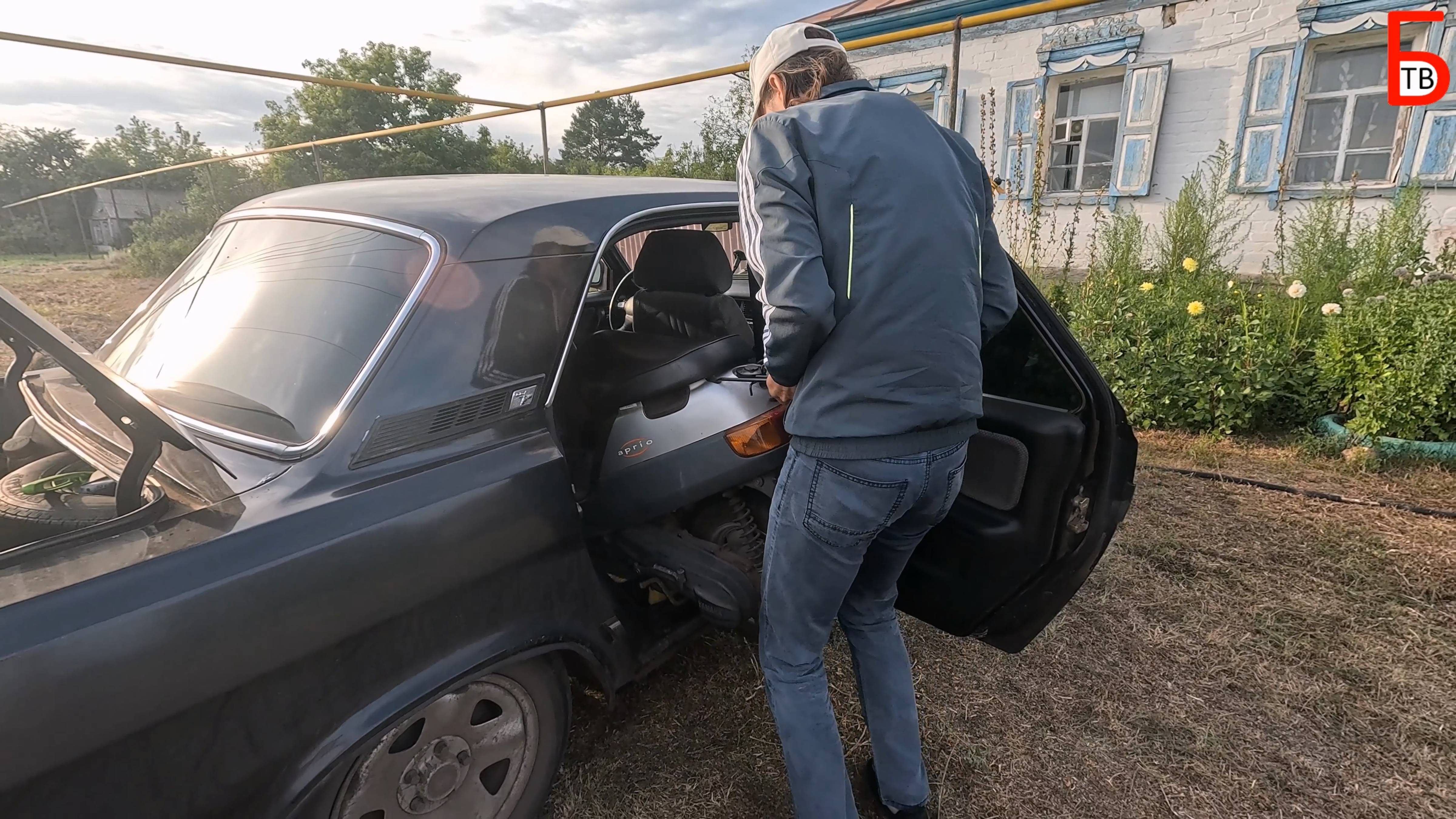 Загрузка скутера Yamaha Aprio Jog в Волгу ГАЗ 3102