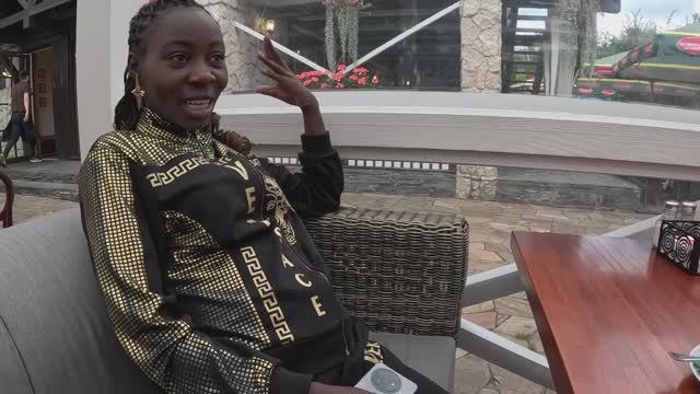 Два года в Африке, привёз юную Африканку в Россию / Парк Аттракционов с Анн на Диво-острове смотреть онлайн