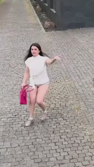 Спас девушку