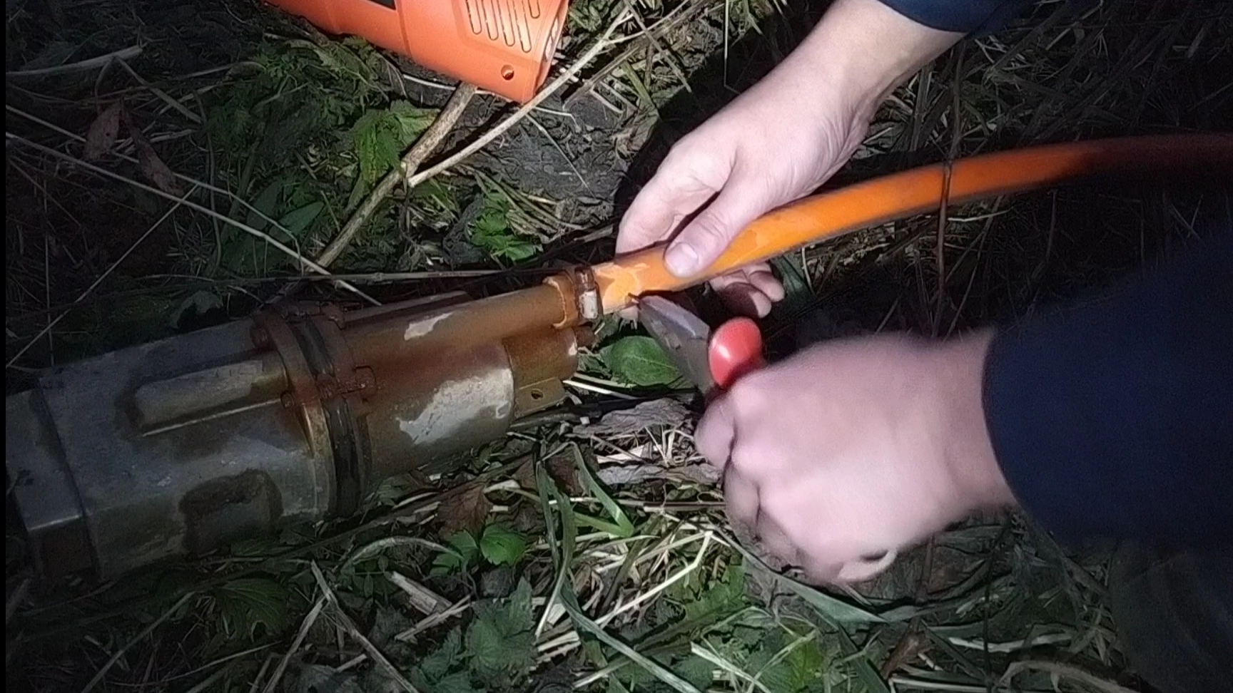 Как утеплить скважину и  водопровод на болоте