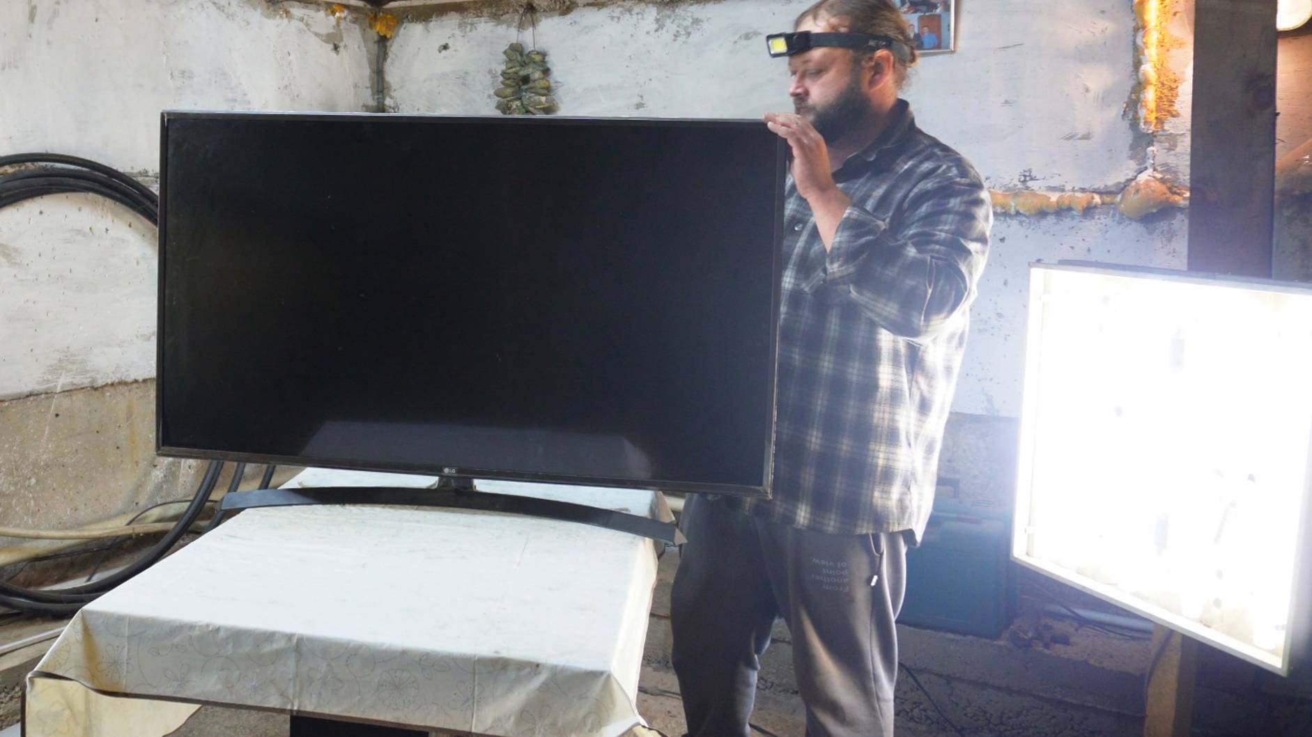 Сможет ли деревенский мужик САМ починить телевизор Не всё так просто на первый взгляд смотреть онлайн