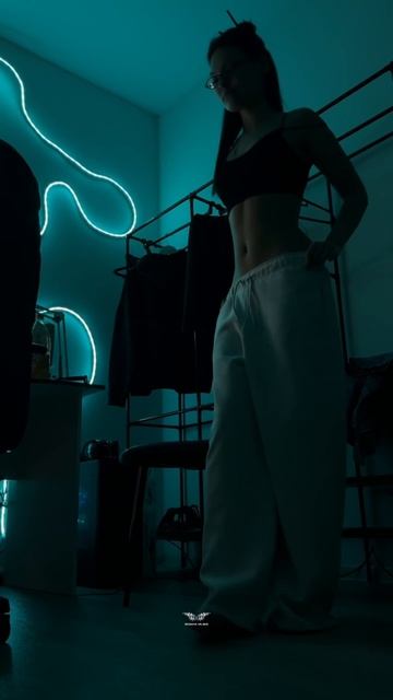 Тот самый волшебный момент, когда только ты, студия и полная свобода мыслей для написания хита 🚀 смотреть онлайн