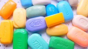 АСМР ШУРШАНИЕ. РАСКЛАДЫВАЮ ЯРКОЕ МЫЛО. ШУРШУ УПАКОВКОЙ.